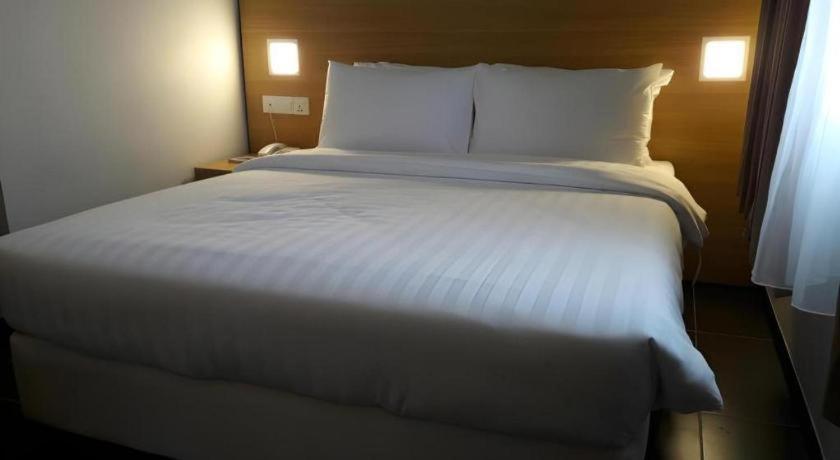 Hotel Seri Perkasa Кота Кинабалу Екстериор снимка